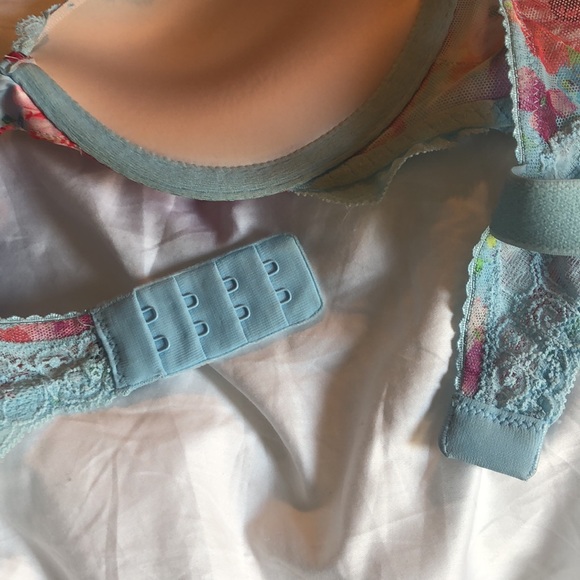 COPY - 🩵Victoria’s Secret Bra!🩵 - Picture 8 of 9